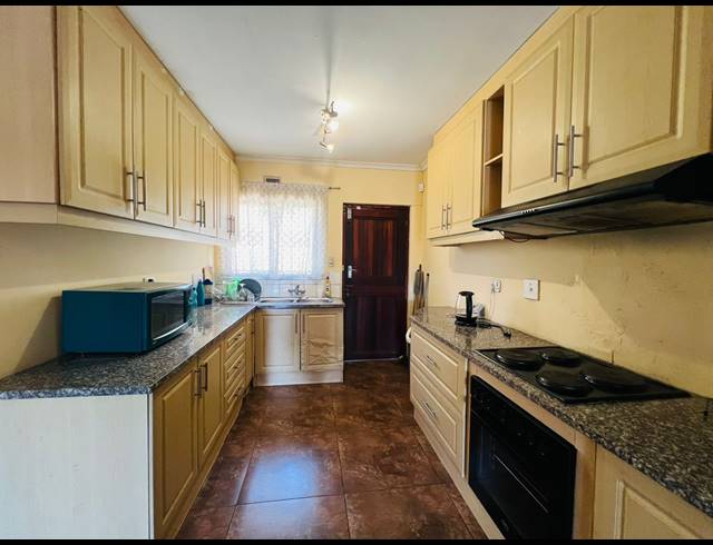 3 BEDROOM HOUSE FOR SALE IN NEWLANDS WEST